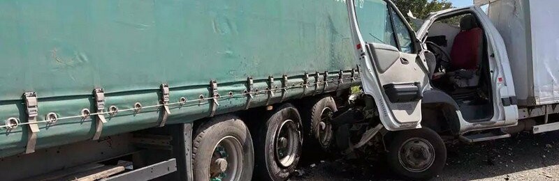 У Новомосковському районі зіткнулися дві вантажівки, водій однієї з яких загинув
