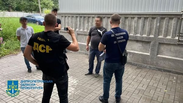 На Дніпропетровщині держслужбовець вимагав 1000 доларів за довідку про хронічне професійне захворювання   