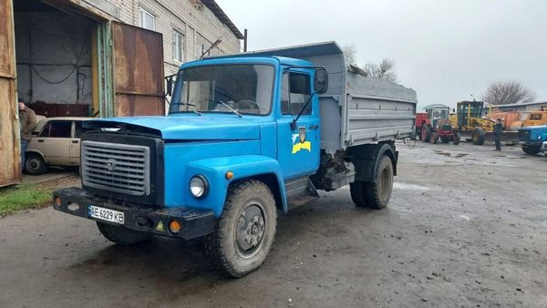 Новомосковська міська рада передала для Херсону самоскид