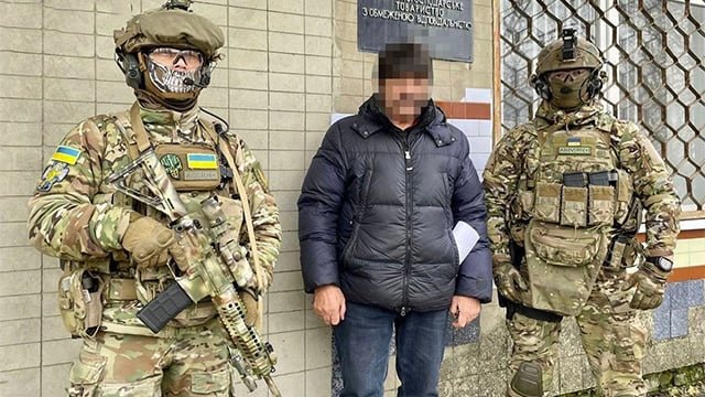 Допомагав окупантам красти зерно: СБУ затримала депутата
