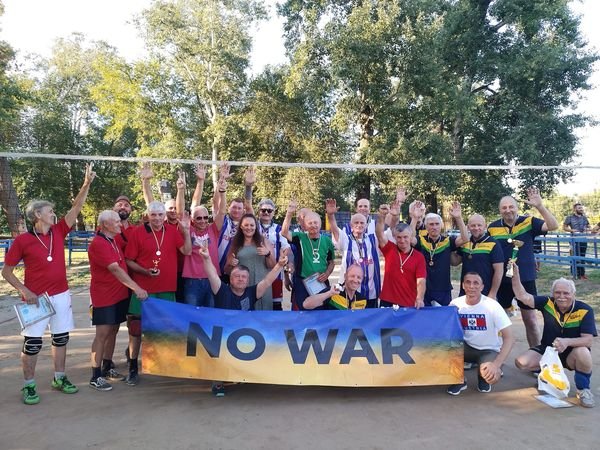 У Новомосковську ветерани змагалися у волейбол
