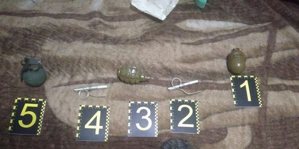 Троє мешканців Новомосковського району можуть отримати до семи років позбавлення волі за незаконне зберігання боєприпасів   