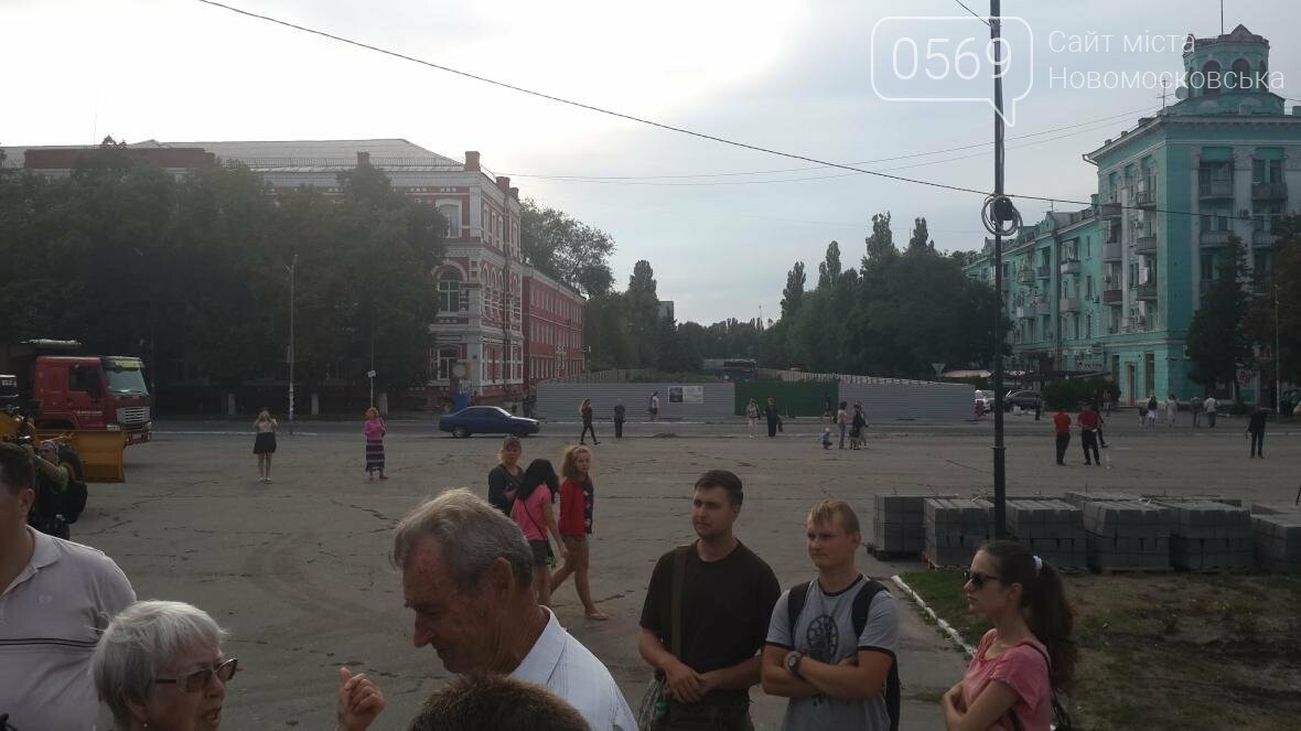 Скандал вокруг реконструкции площади Героев в Новомосковске, фото-6 Скандал вокруг реконструкции площади Героев в Новомосковске, фото-6