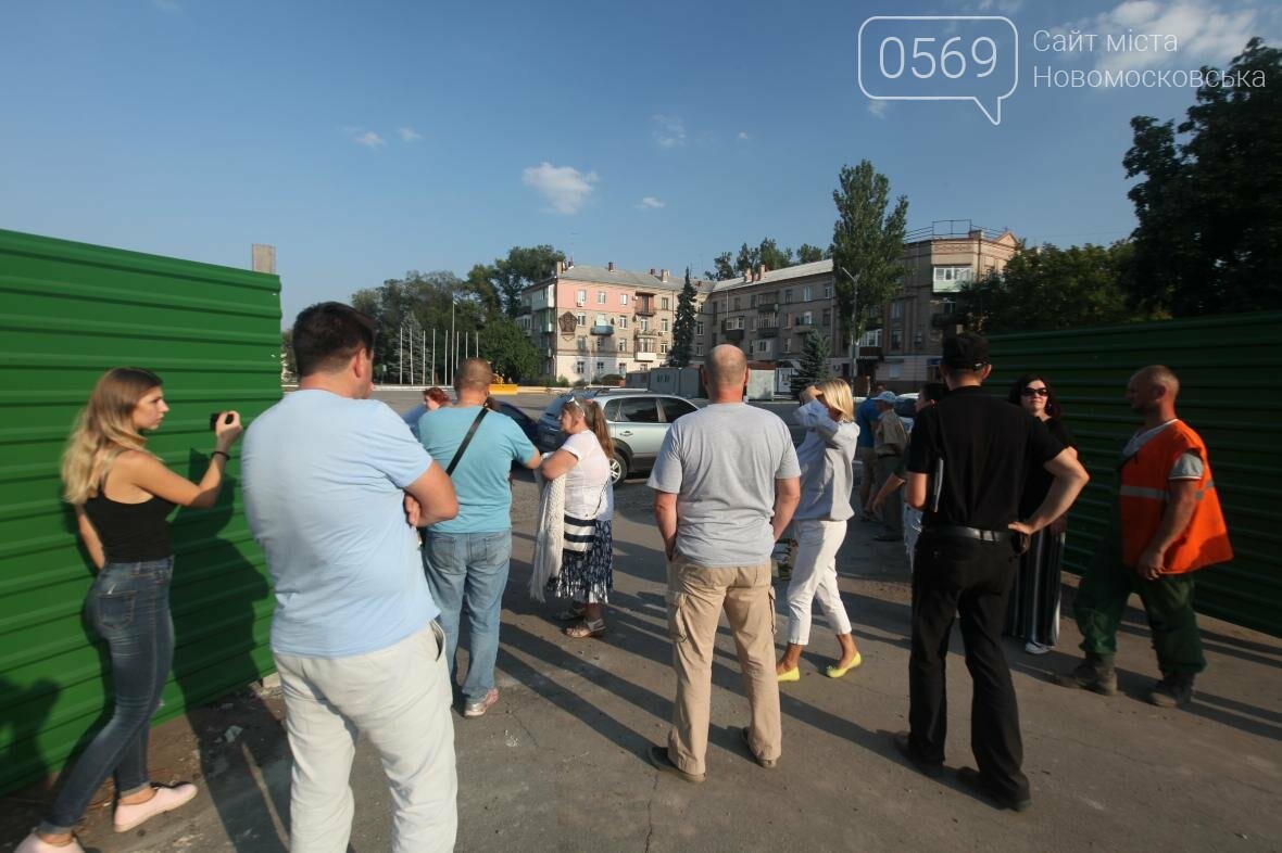 Скандал вокруг реконструкции площади Героев в Новомосковске, фото-3 Скандал вокруг реконструкции площади Героев в Новомосковске, фото-3