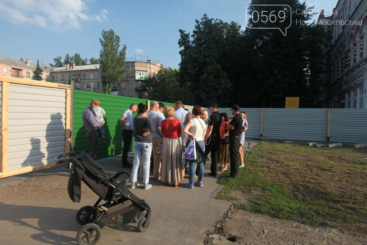 Скандал вокруг реконструкции площади Героев в Новомосковске, фото-4 Скандал вокруг реконструкции площади Героев в Новомосковске, фото-4