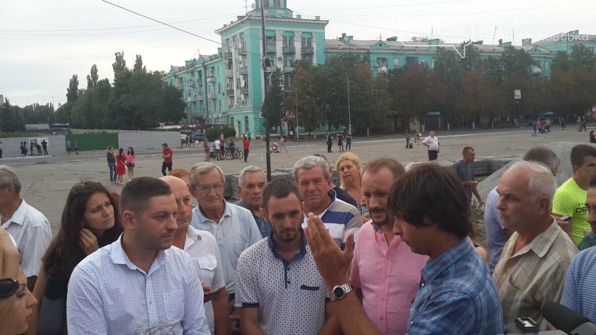 Скандал вокруг реконструкции площади Героев в Новомосковске, фото-7 Скандал вокруг реконструкции площади Героев в Новомосковске, фото-7