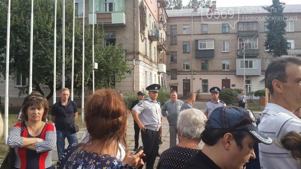 Скандал вокруг реконструкции площади Героев в Новомосковске, фото-11 Скандал вокруг реконструкции площади Героев в Новомосковске, фото-11