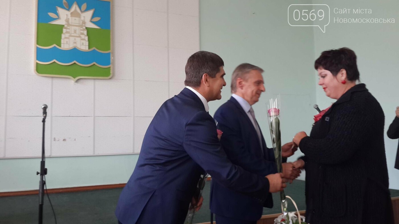 В Новомосковську привітали вчителів, фото-5 В Новомосковську привітали вчителів, фото-5
