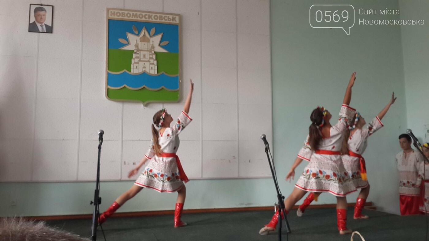 В Новомосковську привітали вчителів, фото-19 В Новомосковську привітали вчителів, фото-19