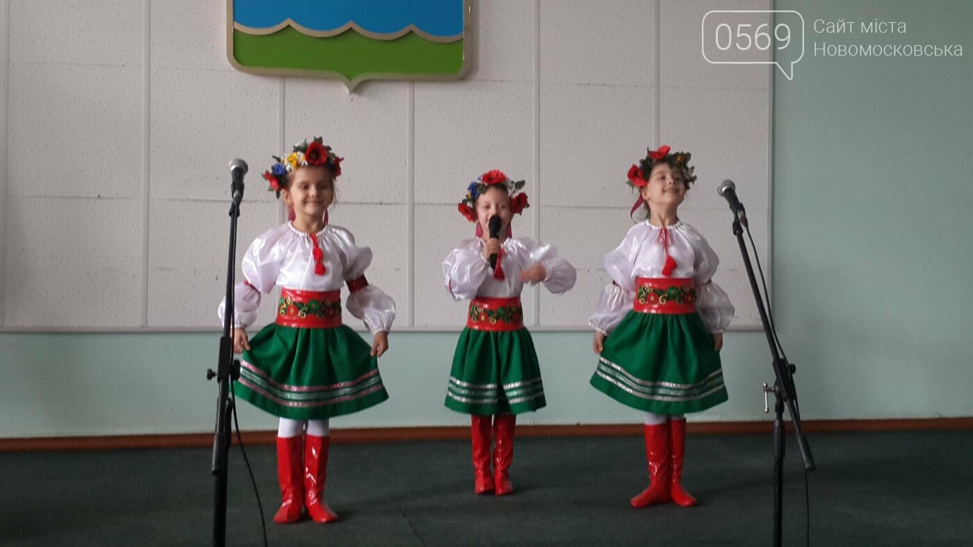 В Новомосковську привітали вчителів, фото-17 В Новомосковську привітали вчителів, фото-17