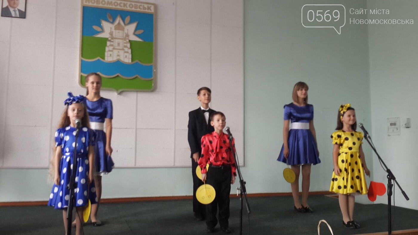 В Новомосковську привітали вчителів, фото-20 В Новомосковську привітали вчителів, фото-20