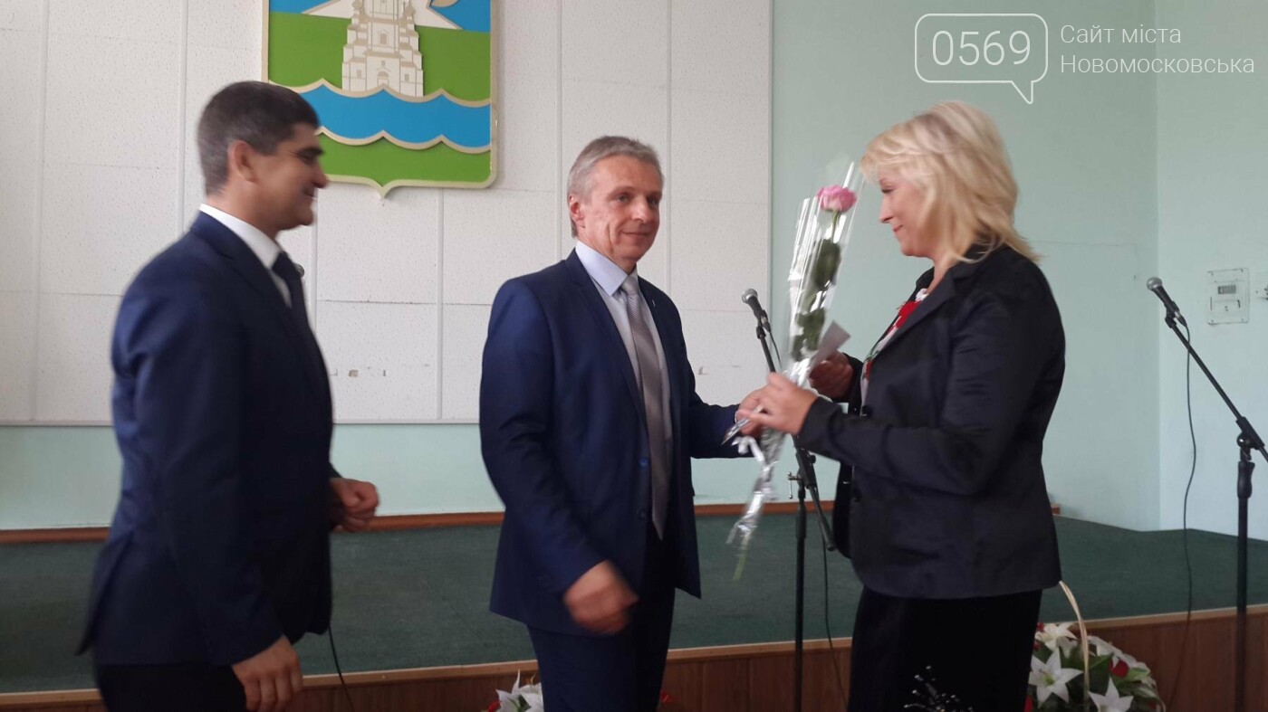 В Новомосковську привітали вчителів, фото-8 В Новомосковську привітали вчителів, фото-8