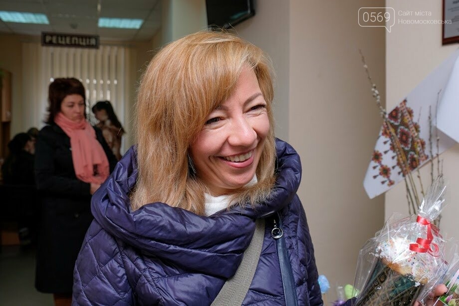В Новомосковському ЦНАПі привітали відвідувачів з Великоднем, фото-6 В Новомосковському ЦНАПі привітали відвідувачів з Великоднем, фото-6