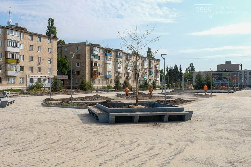 «Музичний» фонтан і японські сакури: у Новомосковську завер..., фото-1 «Музичний» фонтан і японські сакури: у Новомосковську завершують реконструкцію центральної площі міста, фото-1