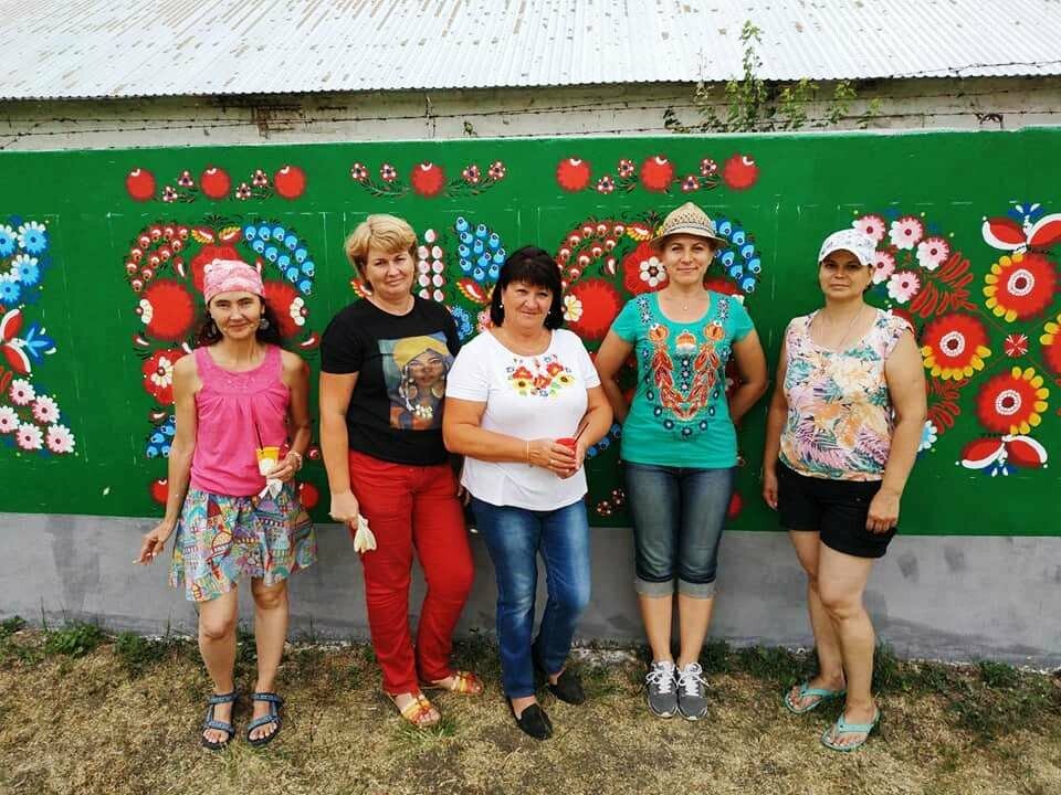 В одному з сіл Новомосковщини з’явився автентичний стінопис..., фото-2 В одному з сіл Новомосковщини з’явився автентичний стінопис: про те, хто створив красу та що то за розпис розповіла вчитель місцевої школи, фото-2