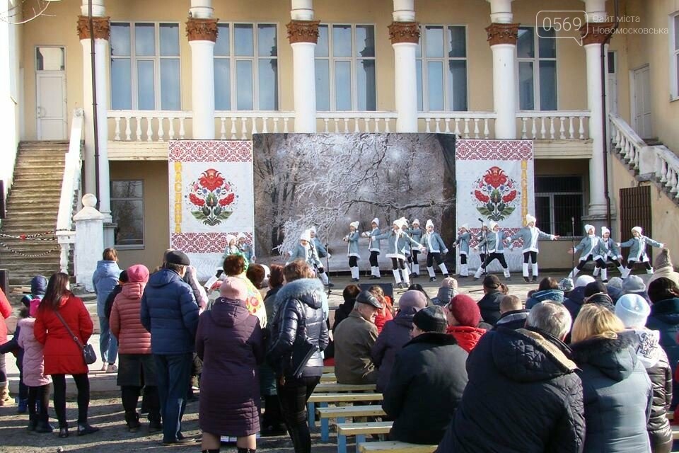 У Новомосковську відсвяткували Масляну: фото, фото-7 У Новомосковську відсвяткували Масляну: фото, фото-7
