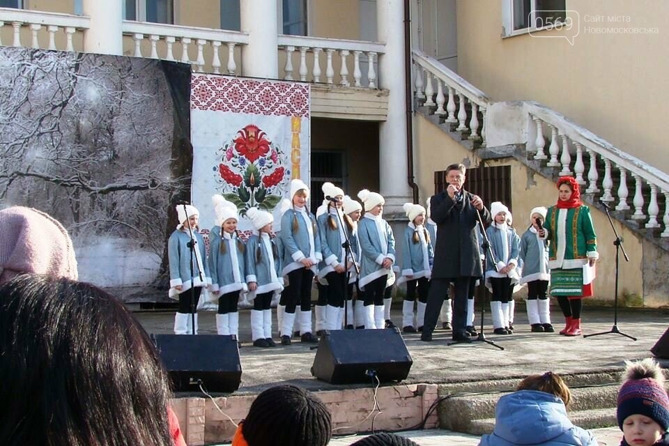 У Новомосковську відсвяткували Масляну: фото, фото-1 У Новомосковську відсвяткували Масляну: фото, фото-1