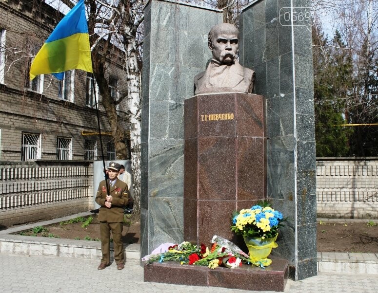 У Новомосковську вшанували пам'ять Великого Кобзаря: фото, фото-4 У Новомосковську вшанували пам'ять Великого Кобзаря: фото, фото-4