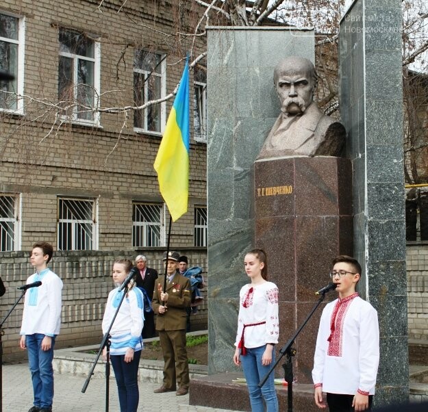 У Новомосковську вшанували пам'ять Великого Кобзаря: фото, фото-15 У Новомосковську вшанували пам'ять Великого Кобзаря: фото, фото-15