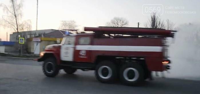 У Перещепиному почали дезінфікувати вулиці міста та місця..., фото-3 У Перещепиному почали дезінфікувати вулиці міста та місця великого скупчення людей: ВІДЕО, фото-3