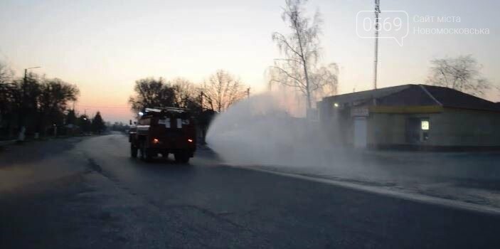 У Перещепиному почали дезінфікувати вулиці міста та місця..., фото-4 У Перещепиному почали дезінфікувати вулиці міста та місця великого скупчення людей: ВІДЕО, фото-4