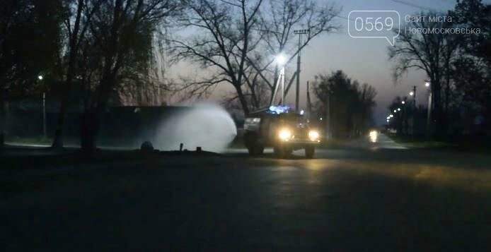 У Перещепиному почали дезінфікувати вулиці міста та місця..., фото-2 У Перещепиному почали дезінфікувати вулиці міста та місця великого скупчення людей: ВІДЕО, фото-2
