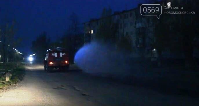 У Перещепиному почали дезінфікувати вулиці міста та місця..., фото-1 У Перещепиному почали дезінфікувати вулиці міста та місця великого скупчення людей: ВІДЕО, фото-1