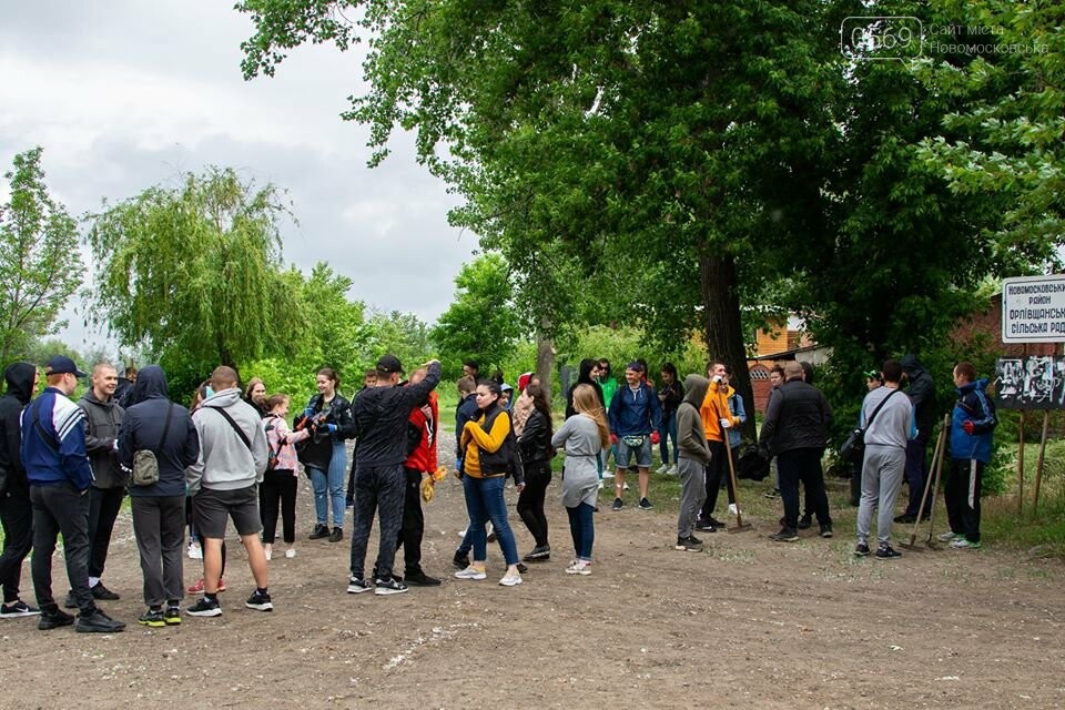 Останніми вихідними весни молодь Новомосковська вийшла на с..., фото-1 Останніми вихідними весни молодь Новомосковська вийшла на суботник, фото-1