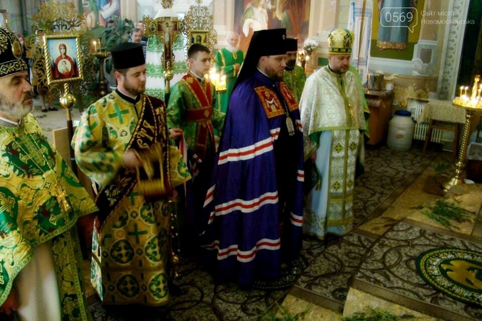 Як у Новомосковську святкували Трійцю: фото, фото-1 Як у Новомосковську святкували Трійцю: фото, фото-1