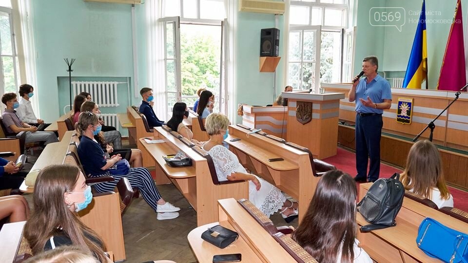У Новомосковську традиційно вшанували відмінників навчань т..., фото-2 У Новомосковську традиційно вшанували відмінників навчань та переможців олімпіад, фото-2