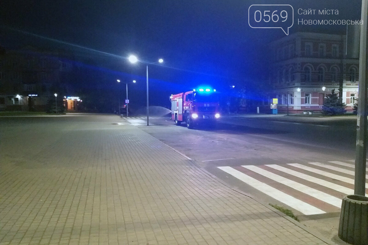 У Новомосковську провели санітарну обробку місць найбільшо..., фото-1 У Новомосковську провели санітарну обробку місць найбільшого скупчення людей, фото-1