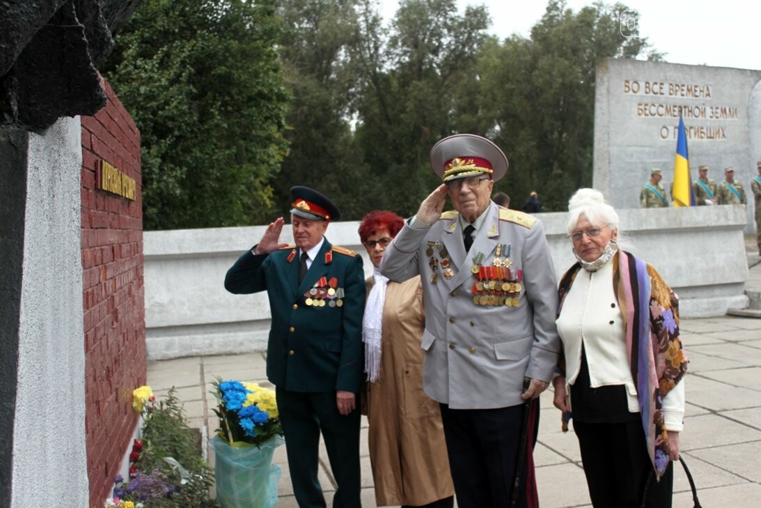 У Новомосковську з нагоди Дня міста пройшов мітинг пам’яті..., фото-16 У Новомосковську з нагоди Дня міста пройшов мітинг пам’яті: ФОТО, фото-16