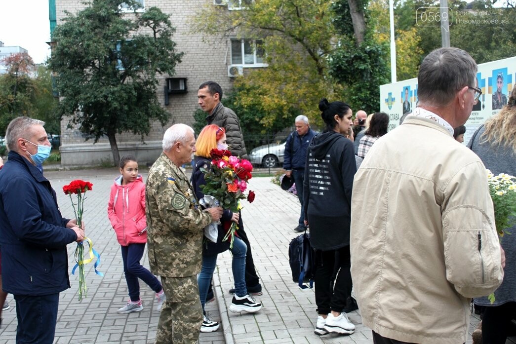 У Новомосковську в День захисника України вшанували полегл..., фото-18 У Новомосковську в День захисника України вшанували полеглих на Донбасі героїв: ФОТО, фото-18