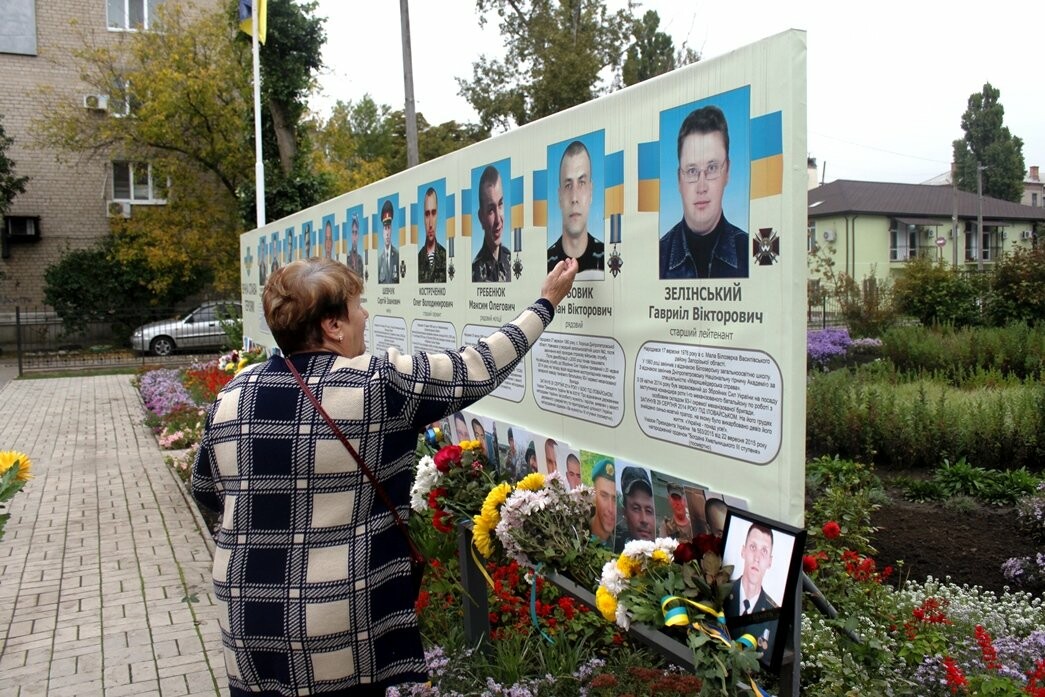 У Новомосковську в День захисника України вшанували полегли..., фото-6 У Новомосковську в День захисника України вшанували полеглих на Донбасі героїв: ФОТО, фото-6