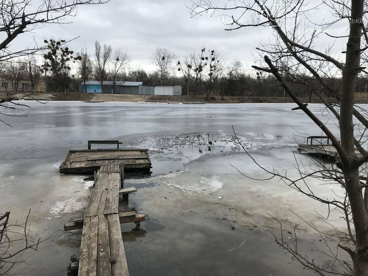 У Новомосковську водолази врятували двох чоловіків, які провалилися під лід, фото-1