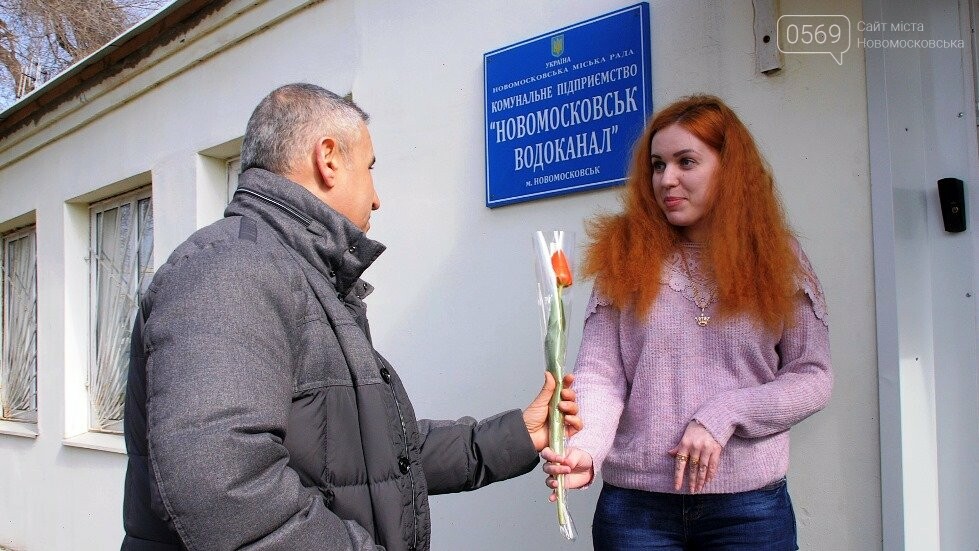 Керівники Новомосковська привітали жінок-медиків безпосередньо на робочих місцях, фото-8