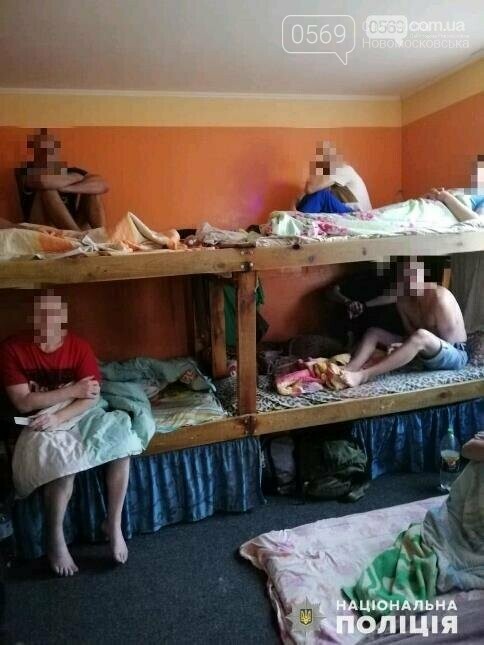 Учасники злочинної групи, які під виглядом реабілітаційних центрів тримали людей у рабстві, опинилися на лаві підсудних, фото-1