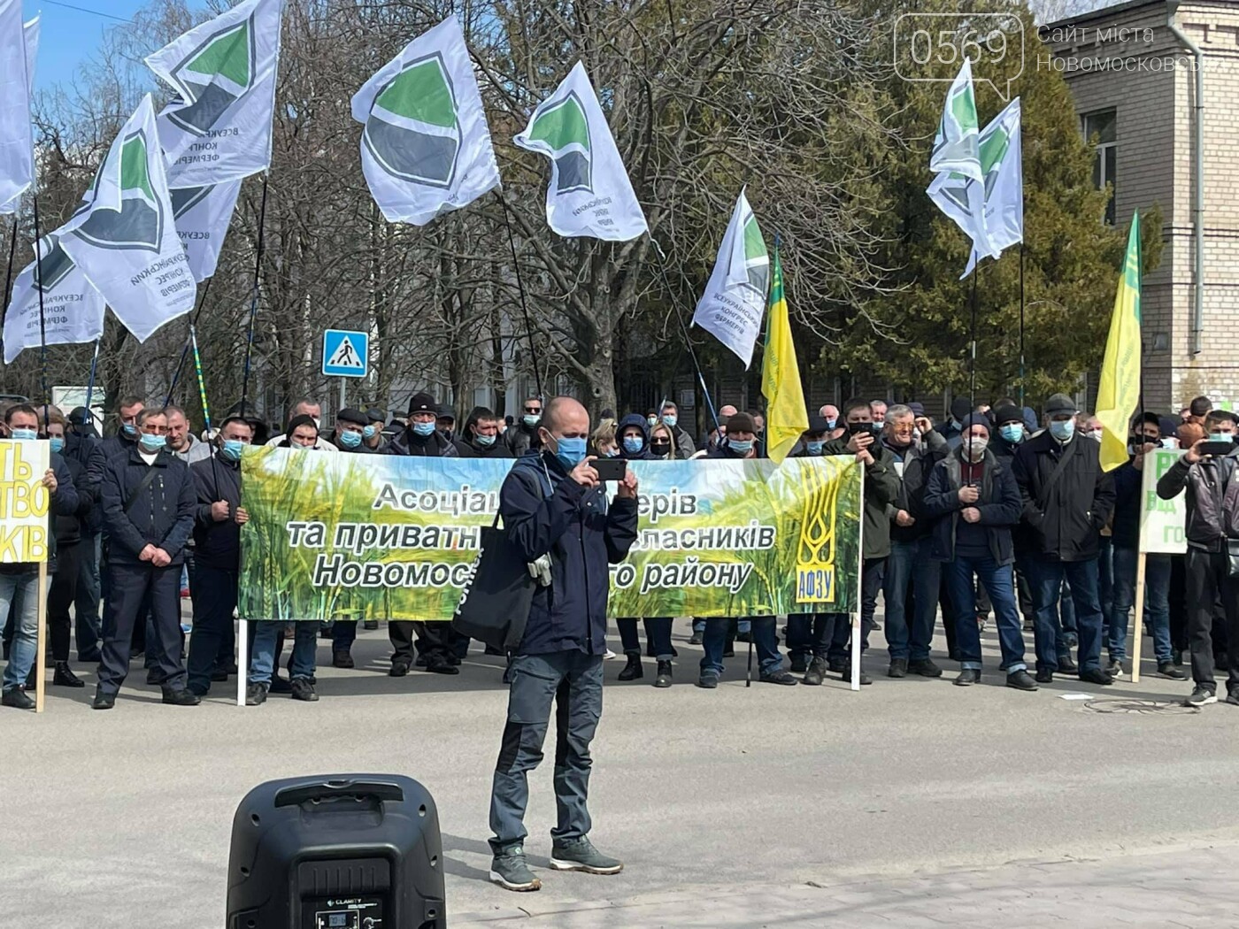 Біля будівлі Новомосковської РДА пройшла акція протесту проти рейдерського захоплення землі , фото-2