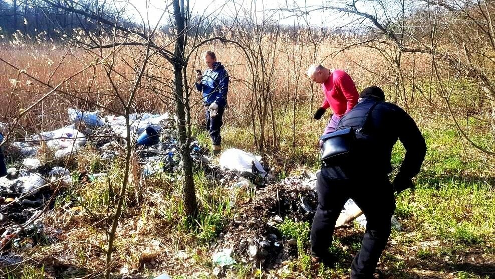 Більше 100 мішків сміття зібрали і вивезли волонтери з ліс..., фото-6 Більше 100 мішків сміття зібрали і вивезли волонтери з лісу, що поблизу Новомосковська, фото-6