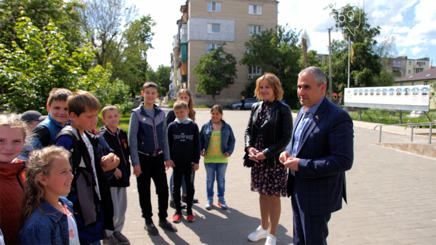 Школярі мікрорайону Кулебівка у Новомосковську за «дяки» отримали майстер-клас з виготовлення бургерів, фото-2