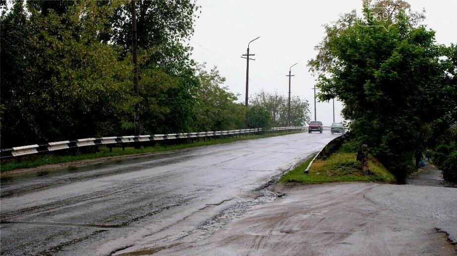 Працівники КП «НККП» укріпили частину схилу Воронівського мосту, що у Новомосковську, фото-2