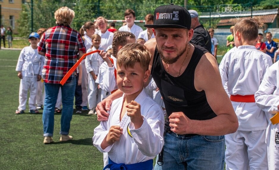  Зустріч відбулася! У Новомосковську почесним гостем «Зарядки з чемпіоном» став Денис Берінчик, фото-3