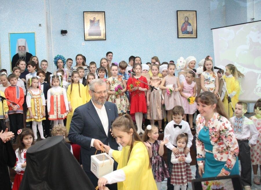 На Пасху более тысячи детей из многодетных и малообеспеченн..., фото-2 На Пасху более тысячи детей из многодетных и малообеспеченных семей получили подарки от Фонда Вилкула , фото-2
