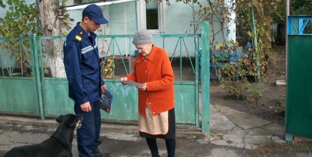 Спасатели напомнили жителям Новомосковска правила безопасности Спасатели напомнили жителям Новомосковска правила безопасности , Валентина Дрегваль