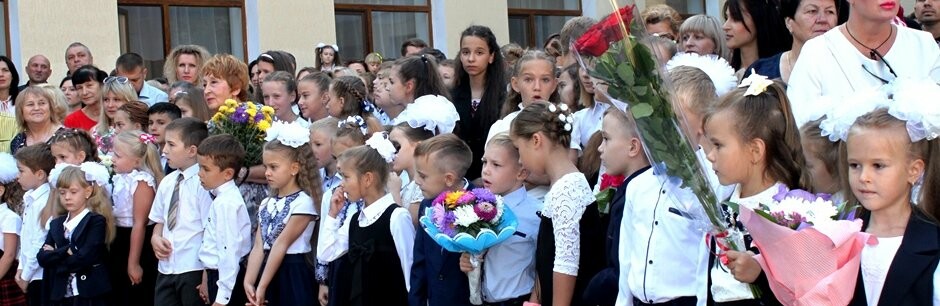 В школах Новомосковська пройшли урочисті лінійки В школах Новомосковська пройшли урочисті лінійки, Ольга