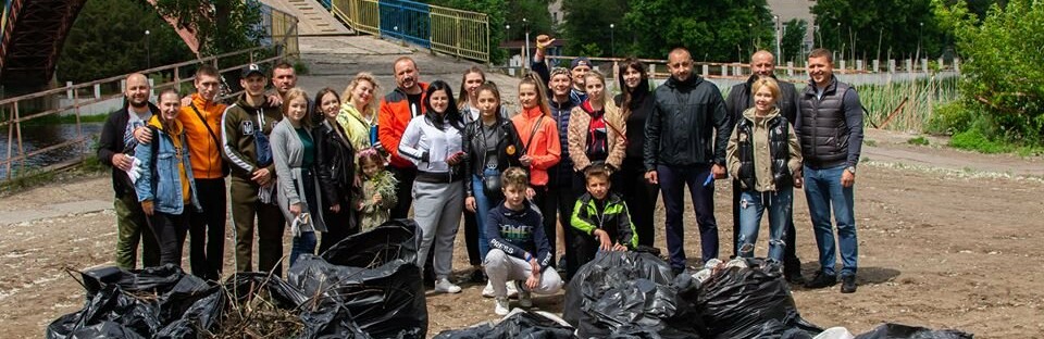 Останніми вихідними весни молодь Новомосковська вийшла на суботник Останніми вихідними весни молодь Новомосковська вийшла на суботник, Ольга