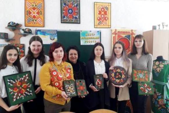 Керівник одного з гуртків ЦПР Новомосковська увійшла до Книги рекор... Керівник одного з гуртків ЦПР Новомосковська увійшла до Книги рекордів України, Ольга