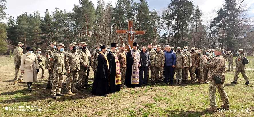 У Гвардійському Новомосковського району освятили Хрест на місці майбутнього храму