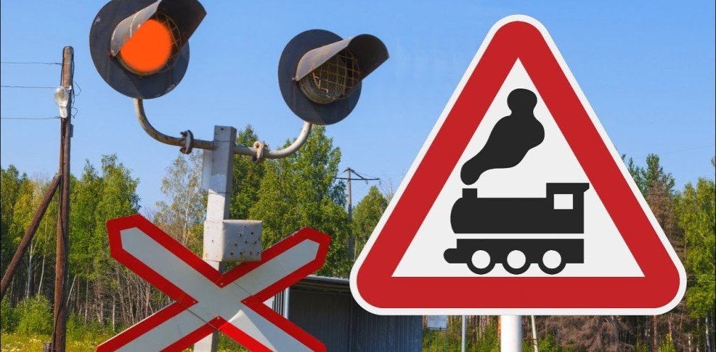 Обережно, потяг: водіїв Дніпропетровщини закликають бути уважними на залізничних переїздах