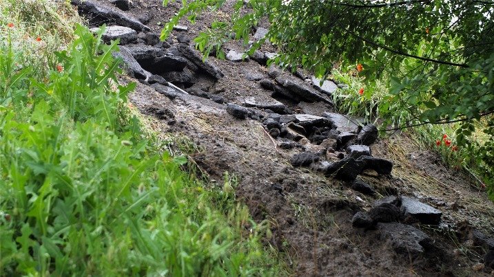 Працівники КП «НККП» укріпили частину схилу Воронівського мосту, що у Новомосковську